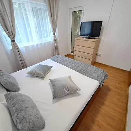 Apartament Fortuna Apartment *